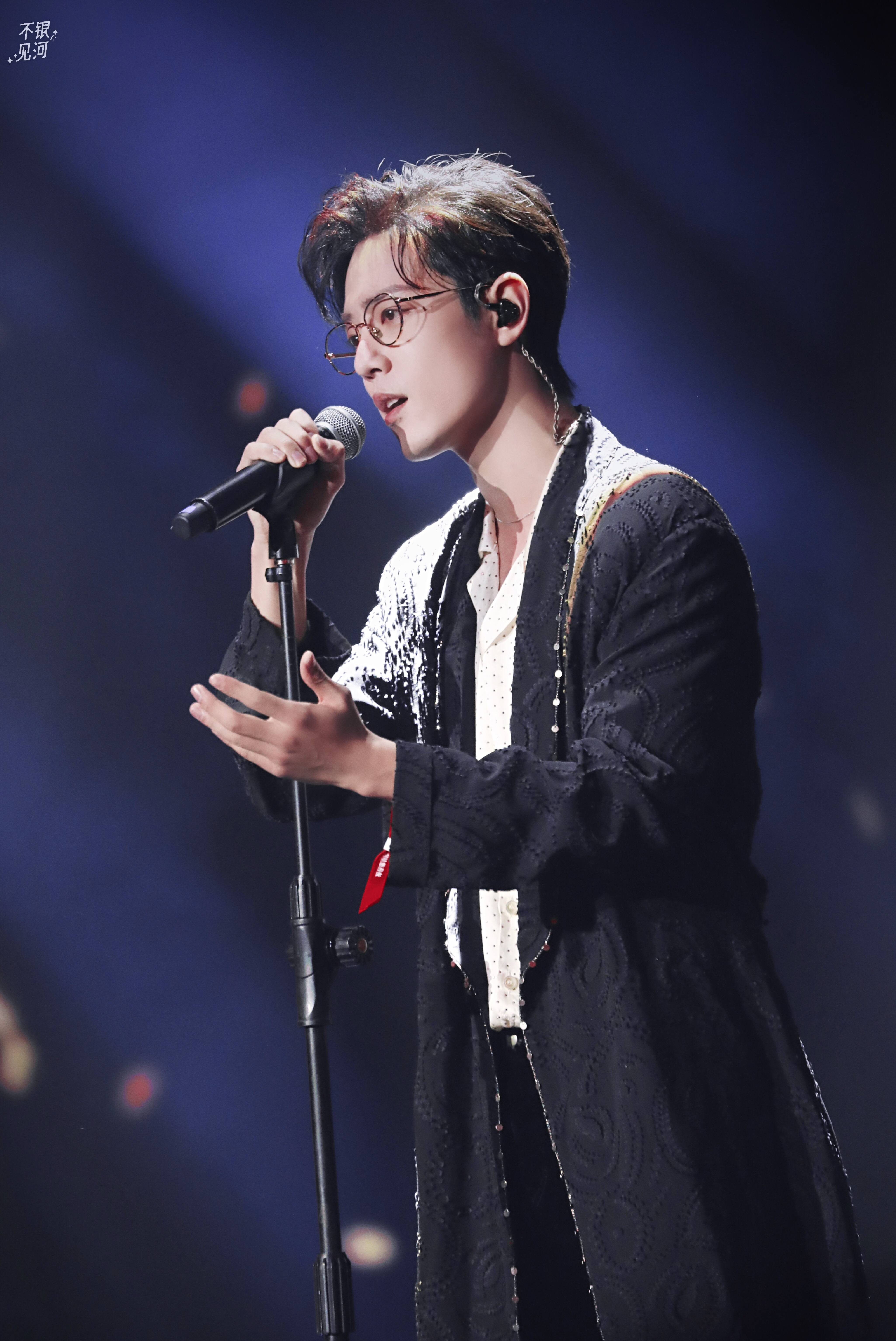 191116 芭莎明星慈善夜 肖战