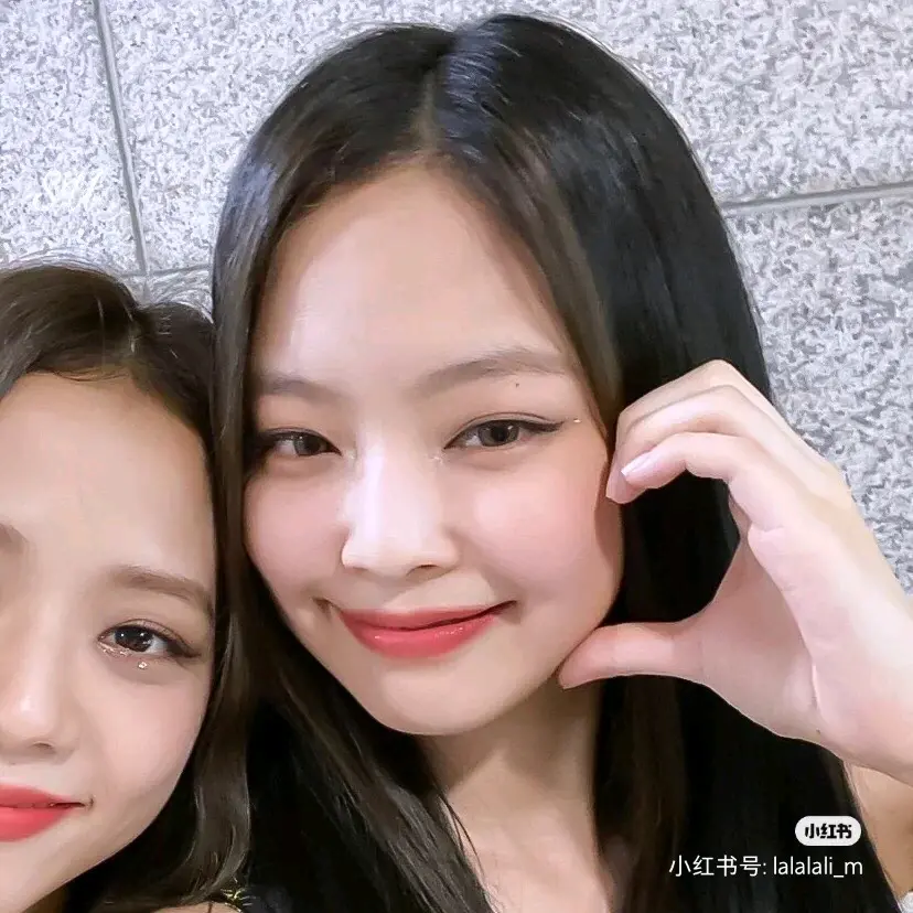 jisoojennie闺蜜头像