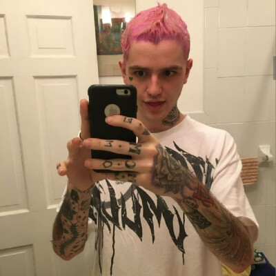 lilpeep额头纹身图片