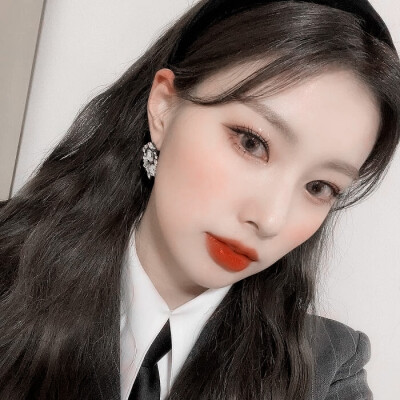 金珉周 张元英 姜惠元 李露朵 申留真 头像