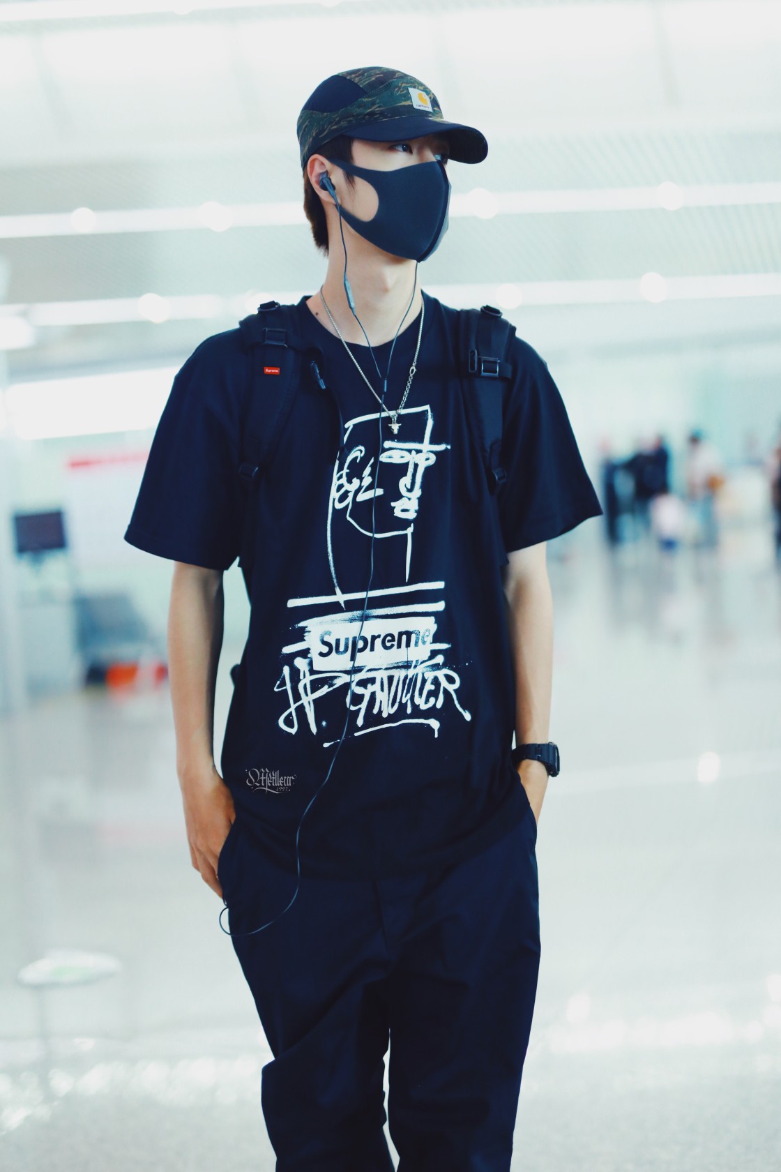 190621 重庆-上海 @uniq-王一博 cr:logo