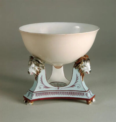 1788年为玛丽·安托瓦内特皇后制作的一只著名的"bols-sein",此种器型