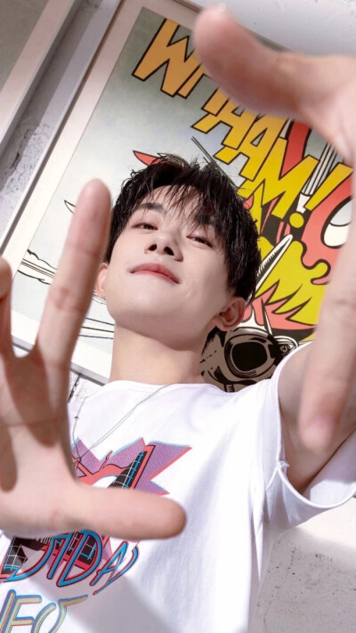 高清锁屏壁纸易烊千玺