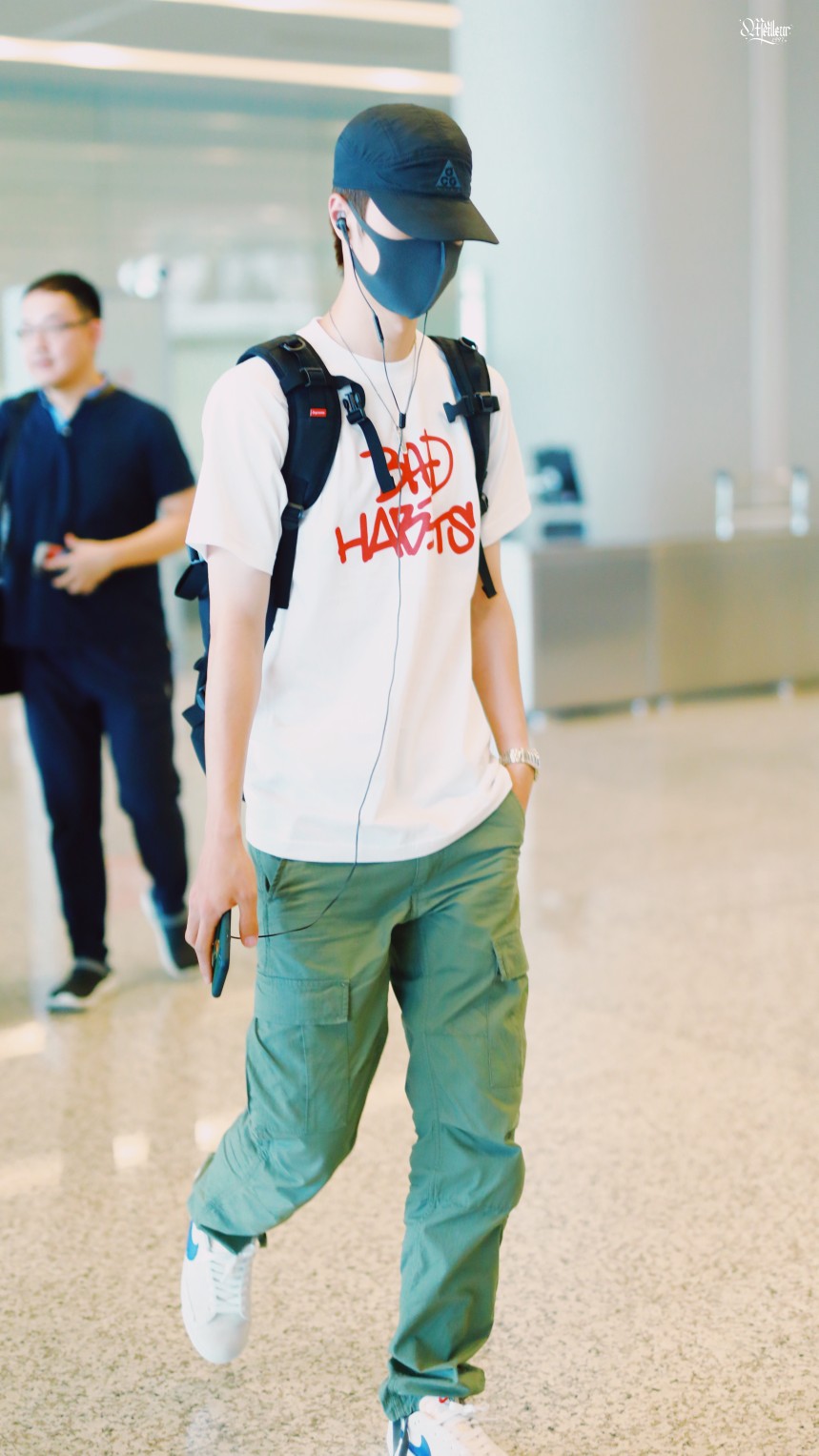 190617上海长沙uniq王一博crlogo