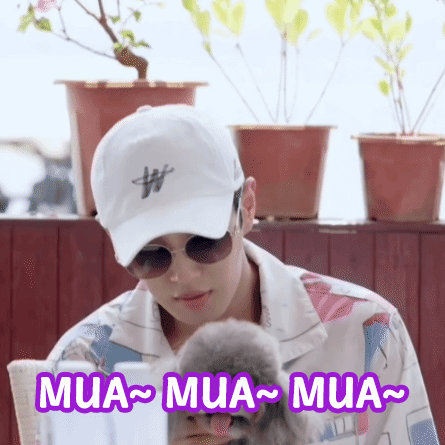 东方卫视完美的夏天: #完美的夏天# @uniq-李汶翰 表情包正在派送中