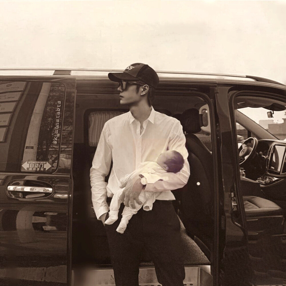 王一博单手抱婴儿图片