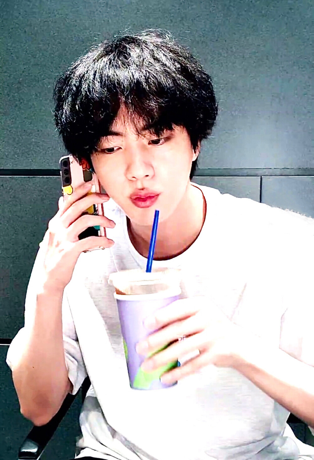 金硕珍/ 与男友通话中/ 自截自修