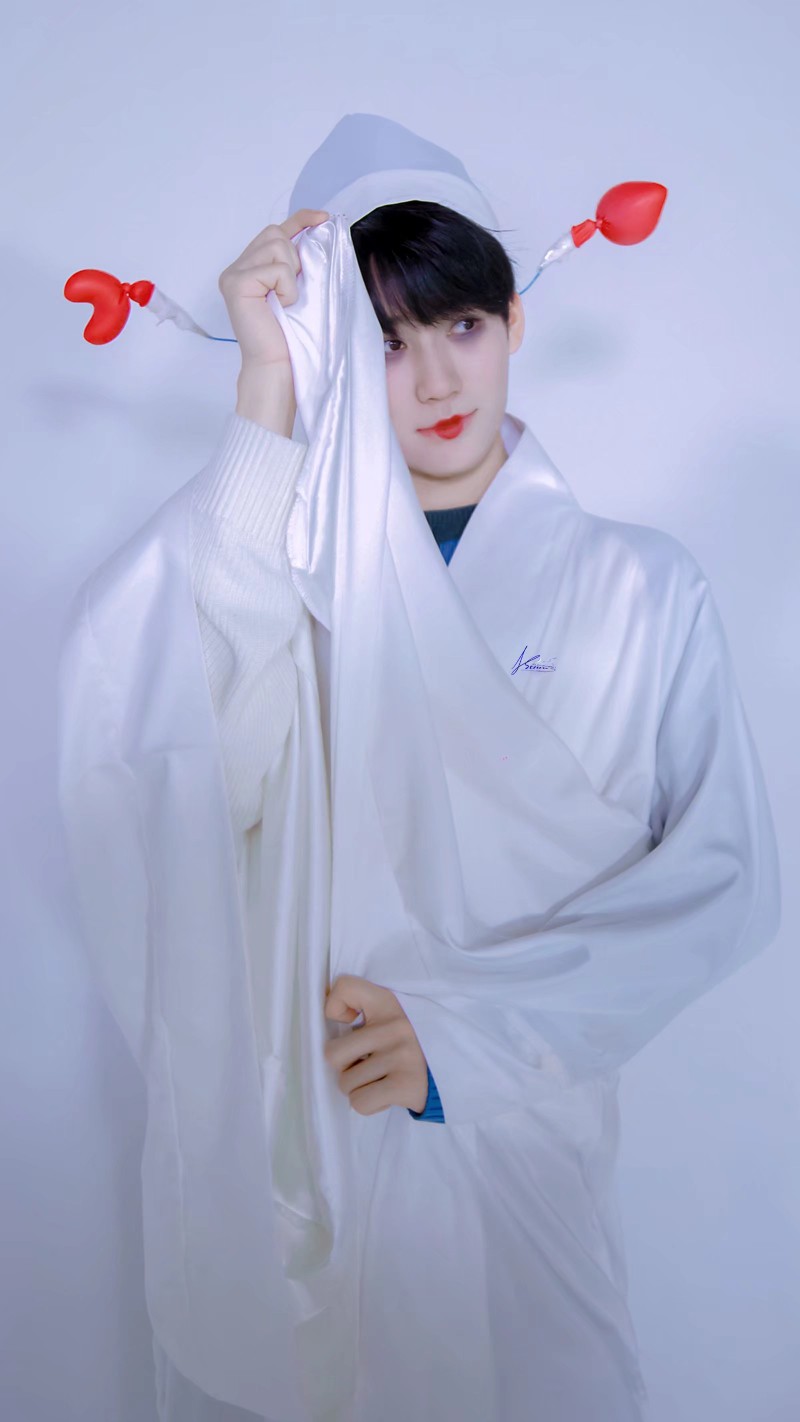 张真源今晚别出门哟,小心被这个可爱鬼盯住