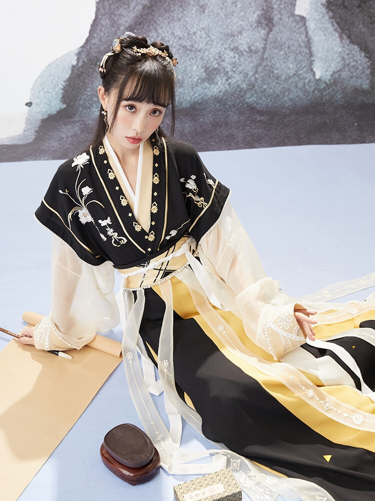 十三余小豆蔻儿[千金墨]绣花对襟一片式破裙刺绣齐腰汉服女