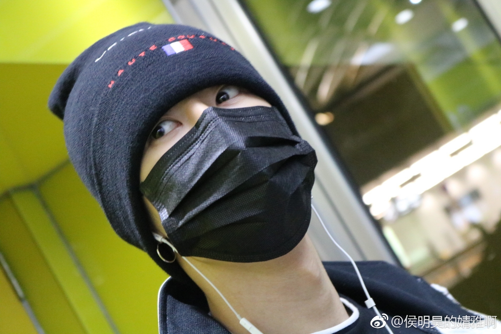 171123 长沙-北京 @uniq-王一博 cr:logo