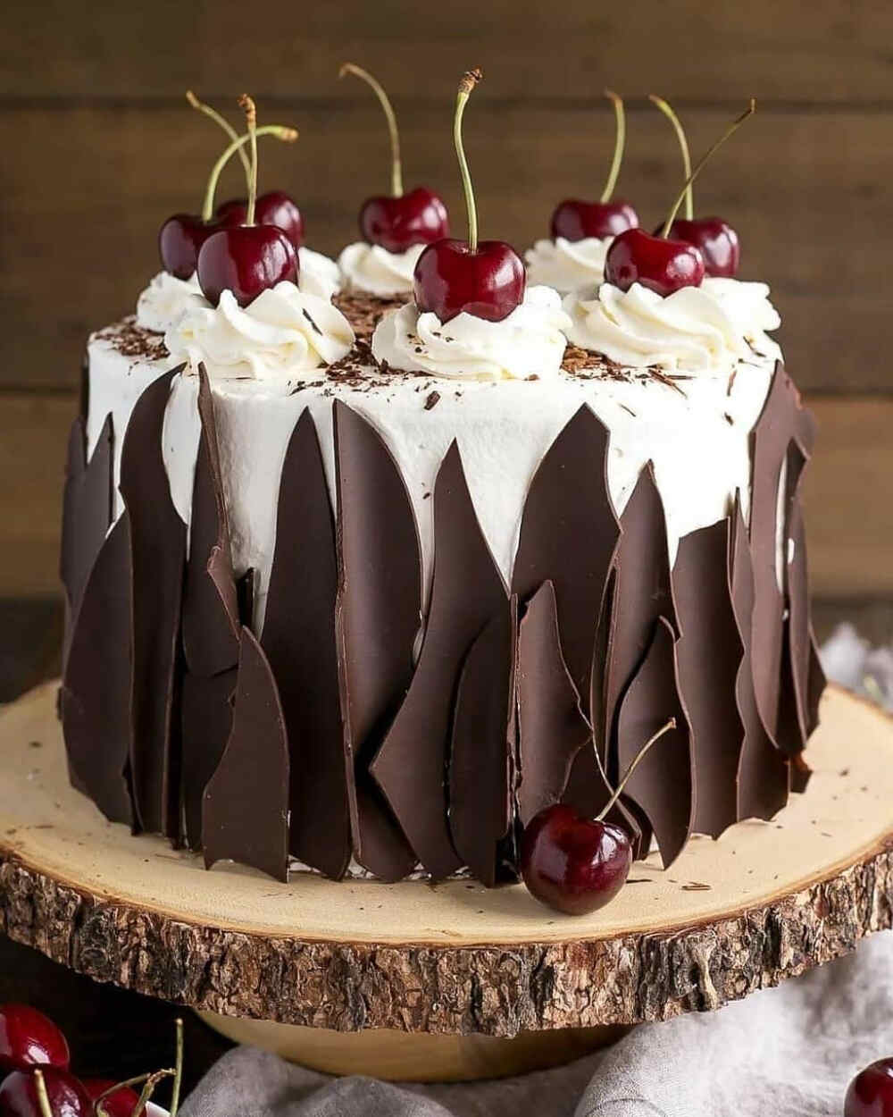 巧克力奶油樱桃黑森林蛋糕