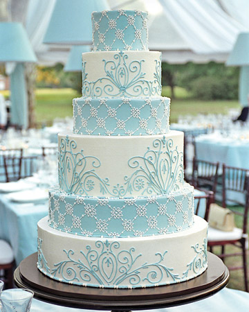 蓝色六层大蛋糕