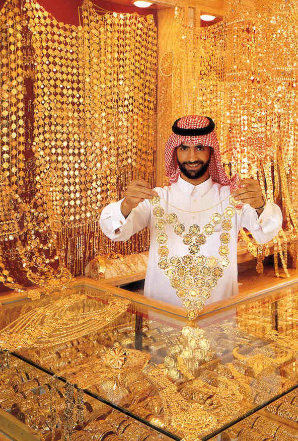 据说在迪拜每五个人中就有一个人每年要购买至少5件首饰