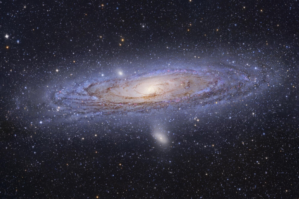 仙女座大星系的伴星系图片
