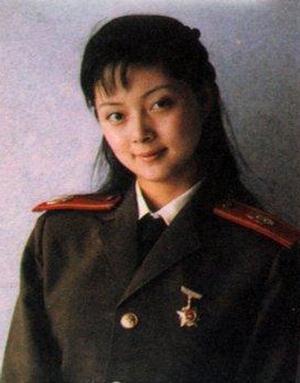 张莉薛宝钗扮演者
