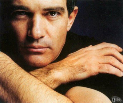 antonio banderas 这个英俊强健的西班牙男人充满幽默,心地善良,意志