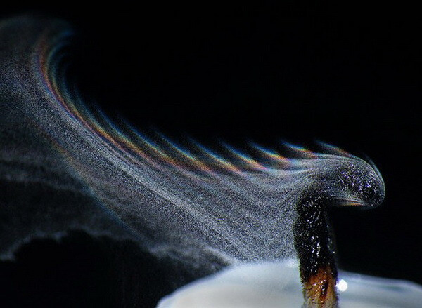 蜡烛熄灭的瞬间 ,摄影师:grover schrayer 富士finepix s8100fd