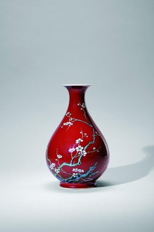 清乾隆 宝石红地珐琅彩寒梅争春玉壶春瓶 h 29cm