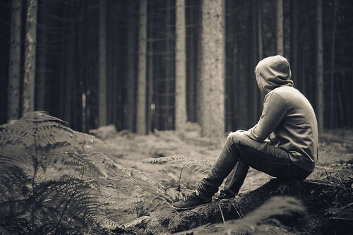 有的时候,就想一个人兜着帽子,穿梭在萧索的街角.既无言,也无痕.