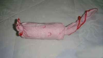 小时候有人为你叠过这样的手绢老鼠吗?