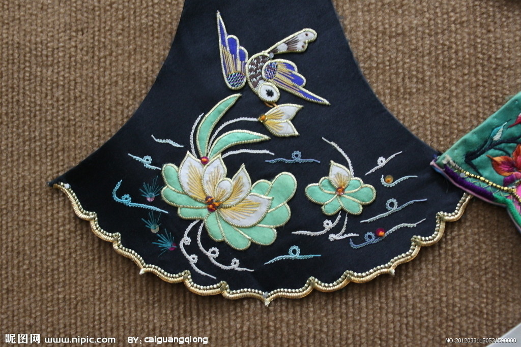 少数民族围腰头案刺绣