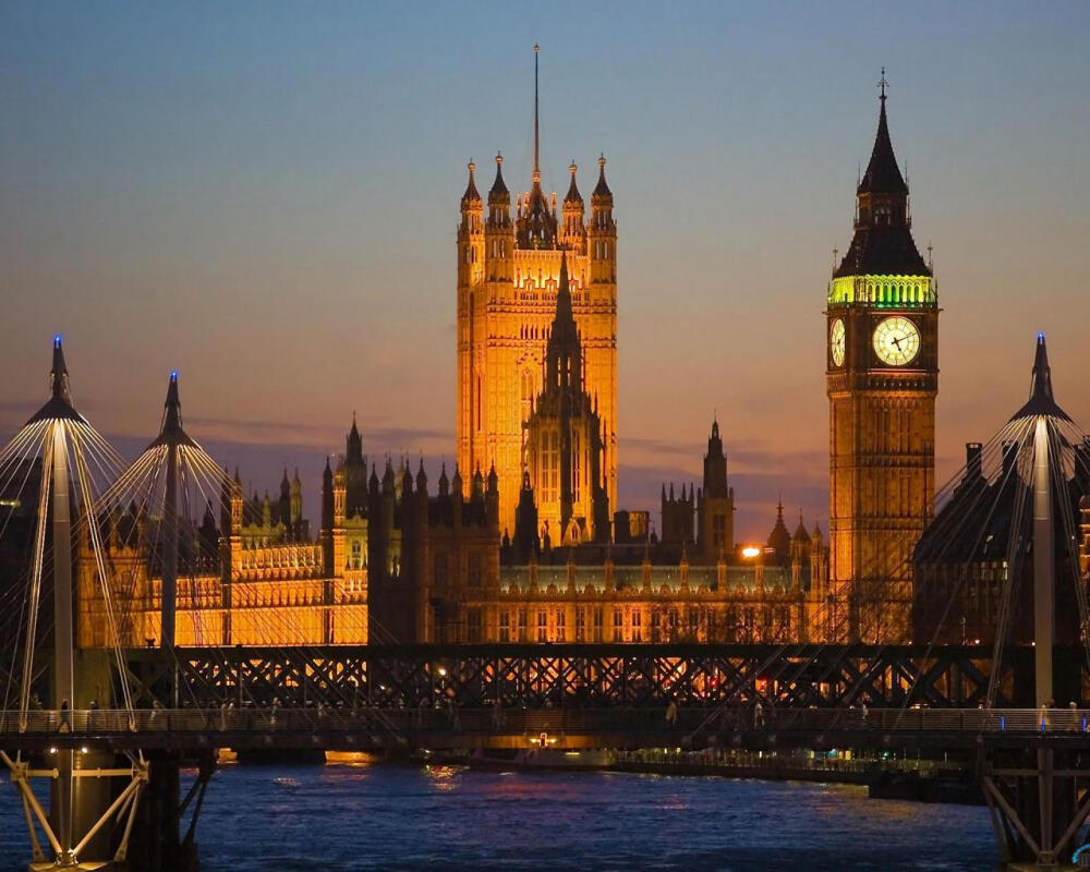 大本钟(big ben) 议会大厦钟楼又称为大本钟,是伦敦城市的象征,大钟重