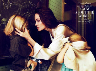 安吉丽娜·朱莉(angelina jolie)和她的孩子.