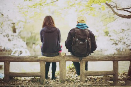 遇到 我们遇到 单曲循环的听着遇到这首歌 不知道是在听歌还是在听