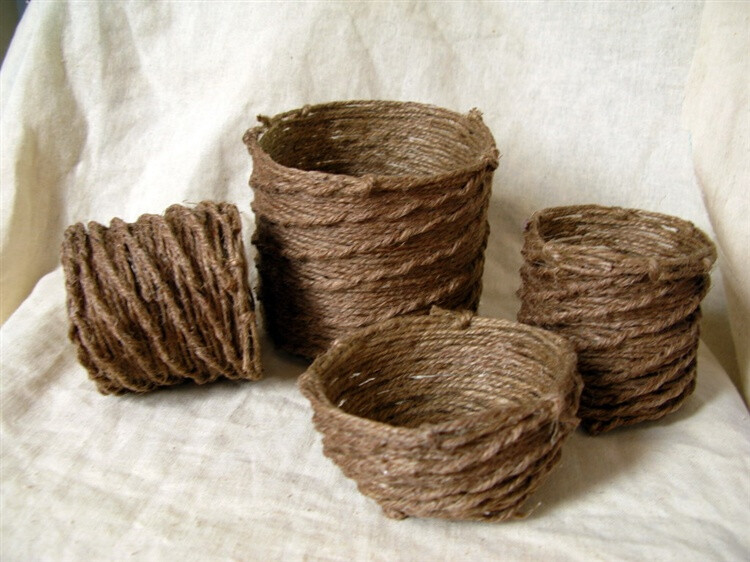 创作人用藤编的技术利用麻绳来实现,做出不一样的效果, 很朴素,有