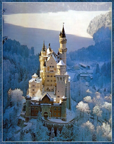 新天鹅城堡(neuschwanstein castle)又名"白雪公主城堡"