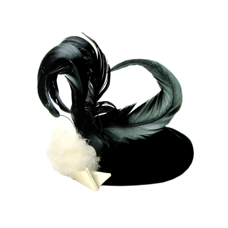 哦~这顶帽子帅呆了有木有~~~前面古董衣的来源,选择,质量等等的讲解