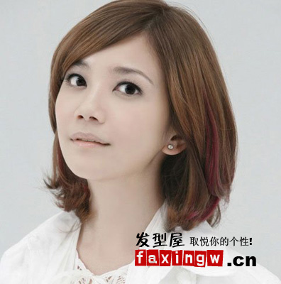 四方脸适合什么发型 女星梁静茹示范四方脸适合发型