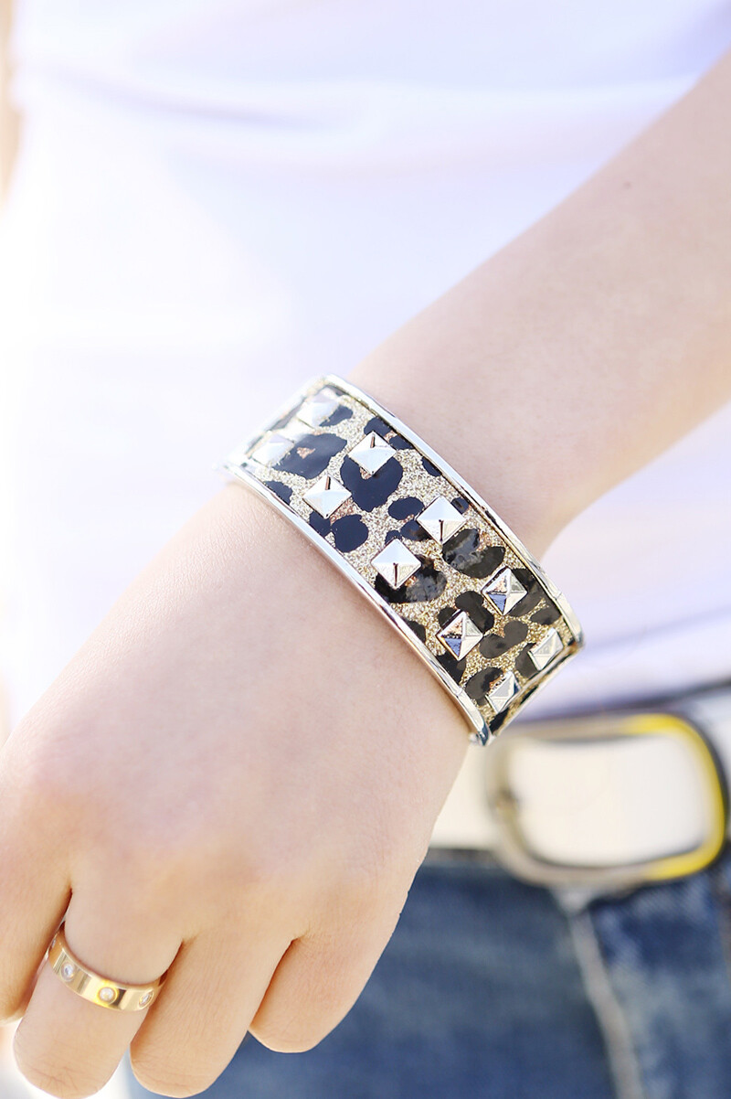 sc帅气复古合金豹纹铆钉宽手镯sasa店主实拍