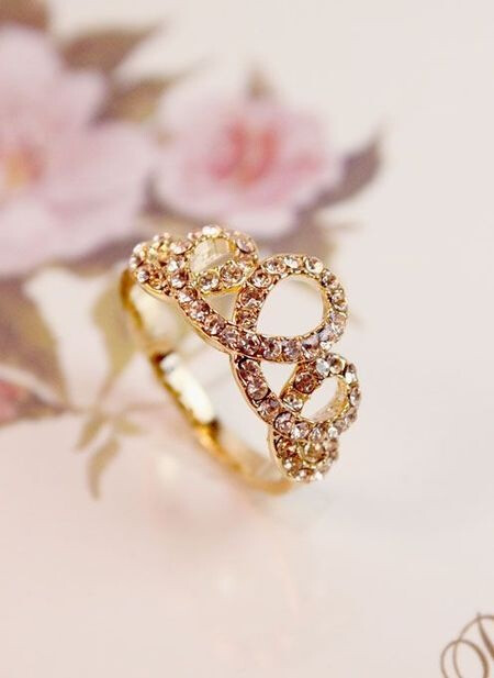 精致的皇冠戒指,很有立体感,钻很闪哦. - 堆糖,美图壁纸兴趣社区