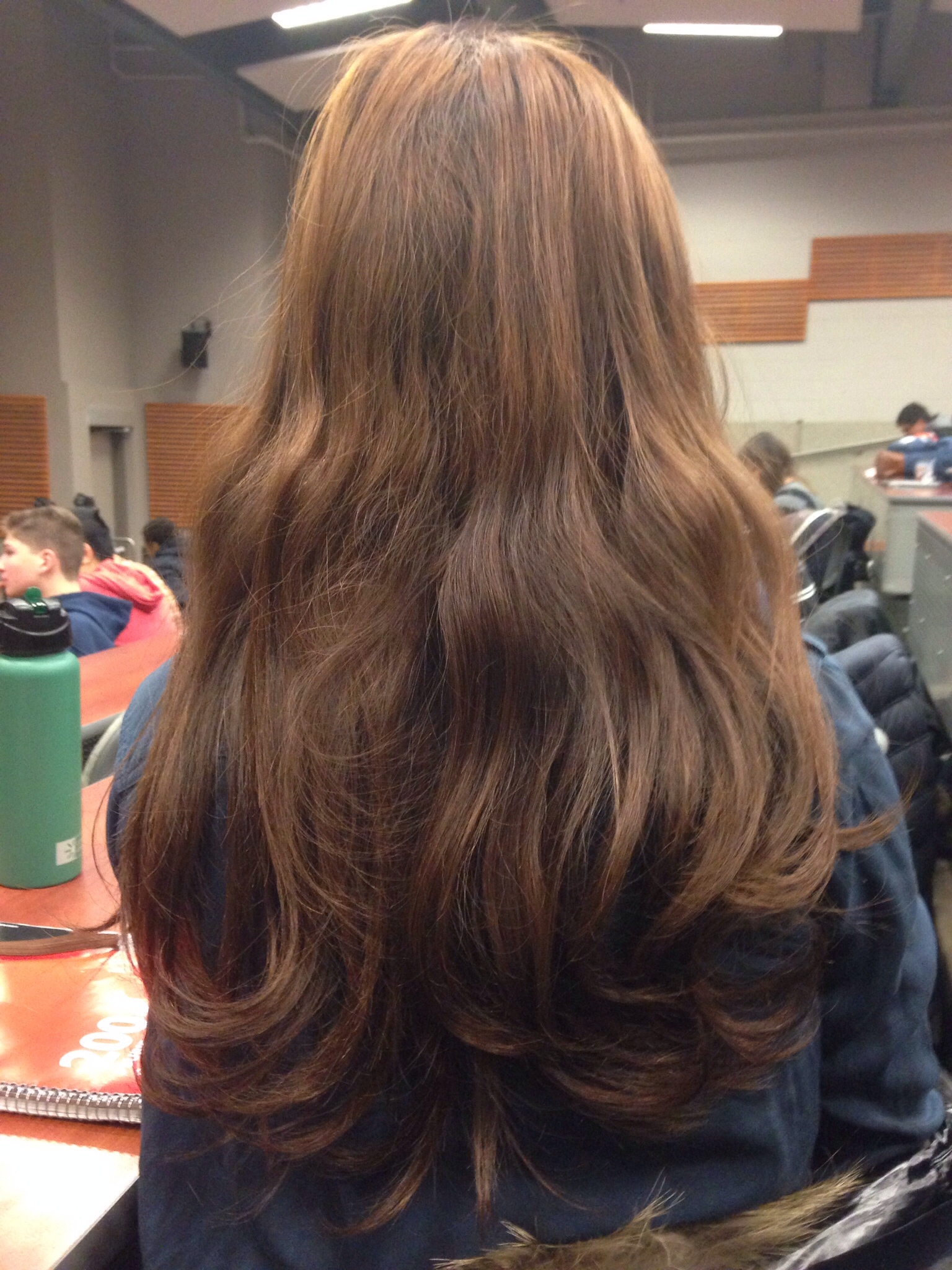 我的长发快要及腰了吗?