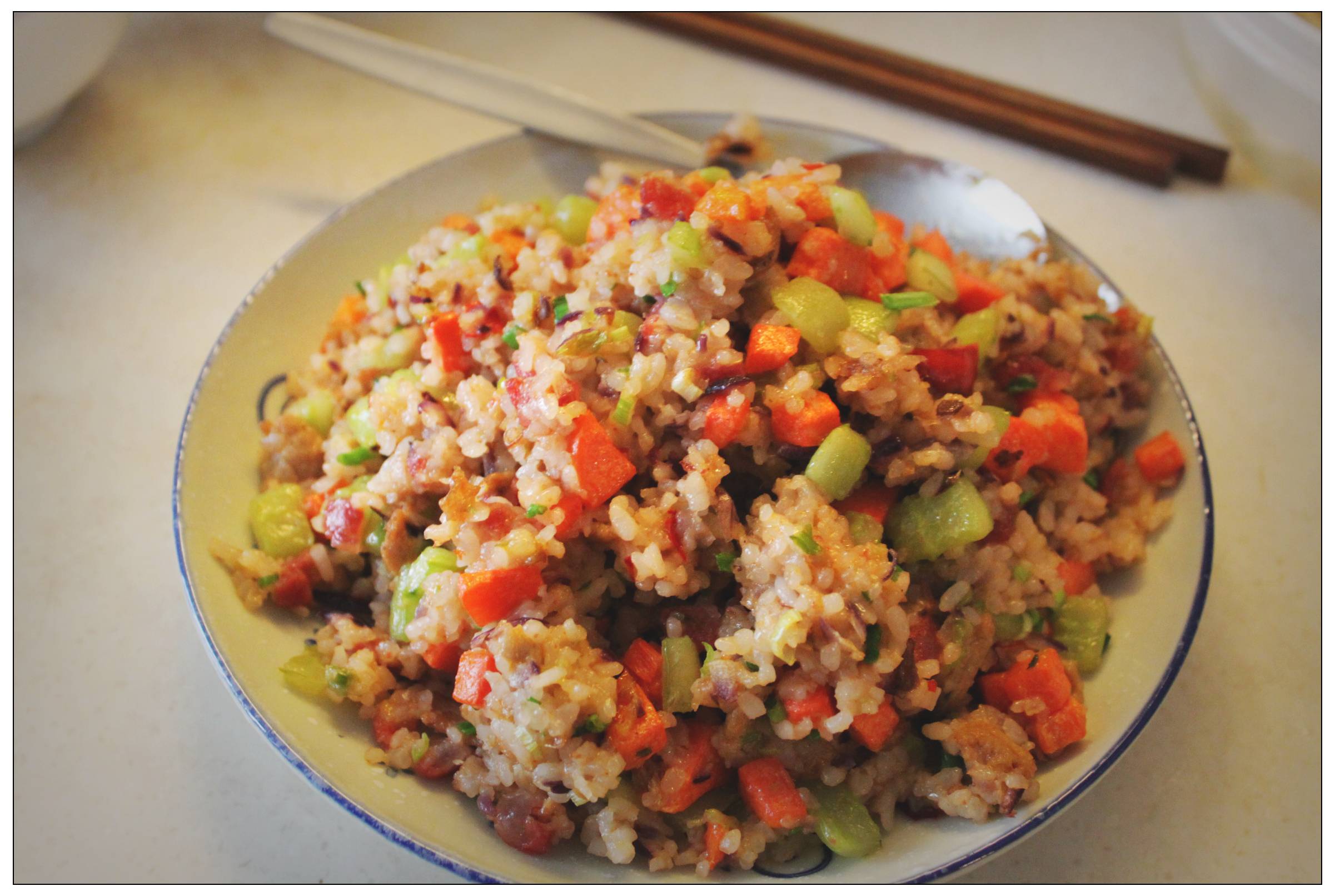 炒米饭就是加入自己爱的蔬菜和味道