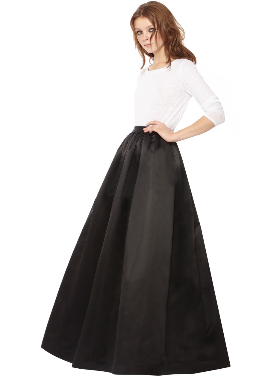 超级长的半身裙很优雅