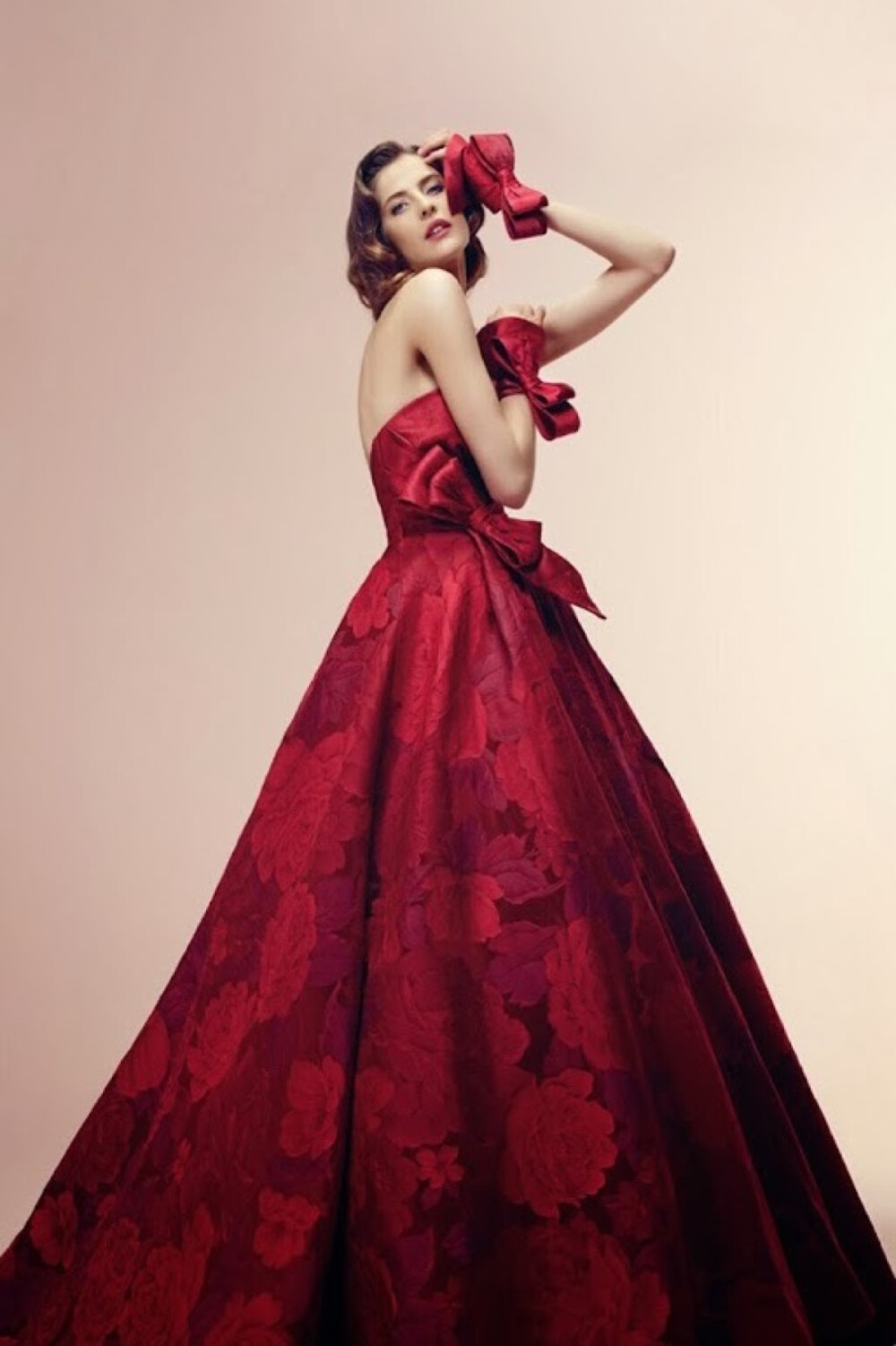 长裙礼服 女装 女人 玫瑰红 欧美 模特