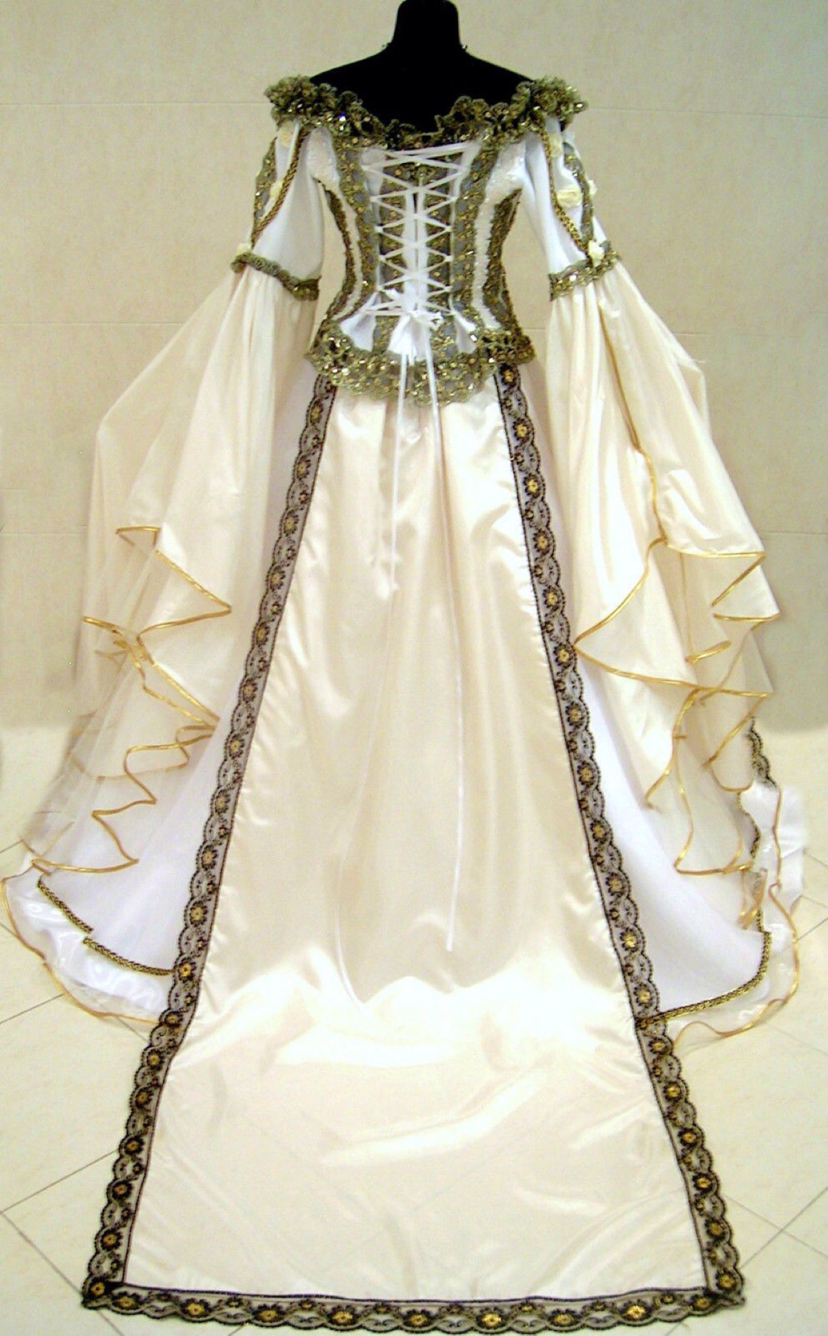 中世纪新娘礼服