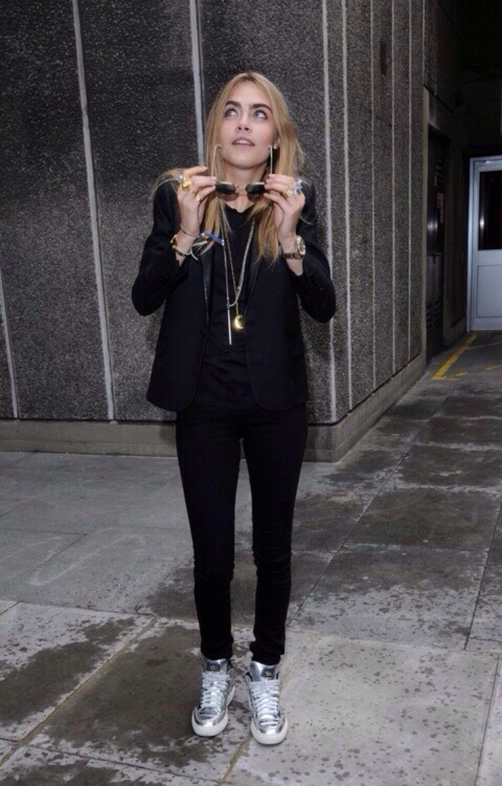 caradelevingne卡拉迪瓦伊