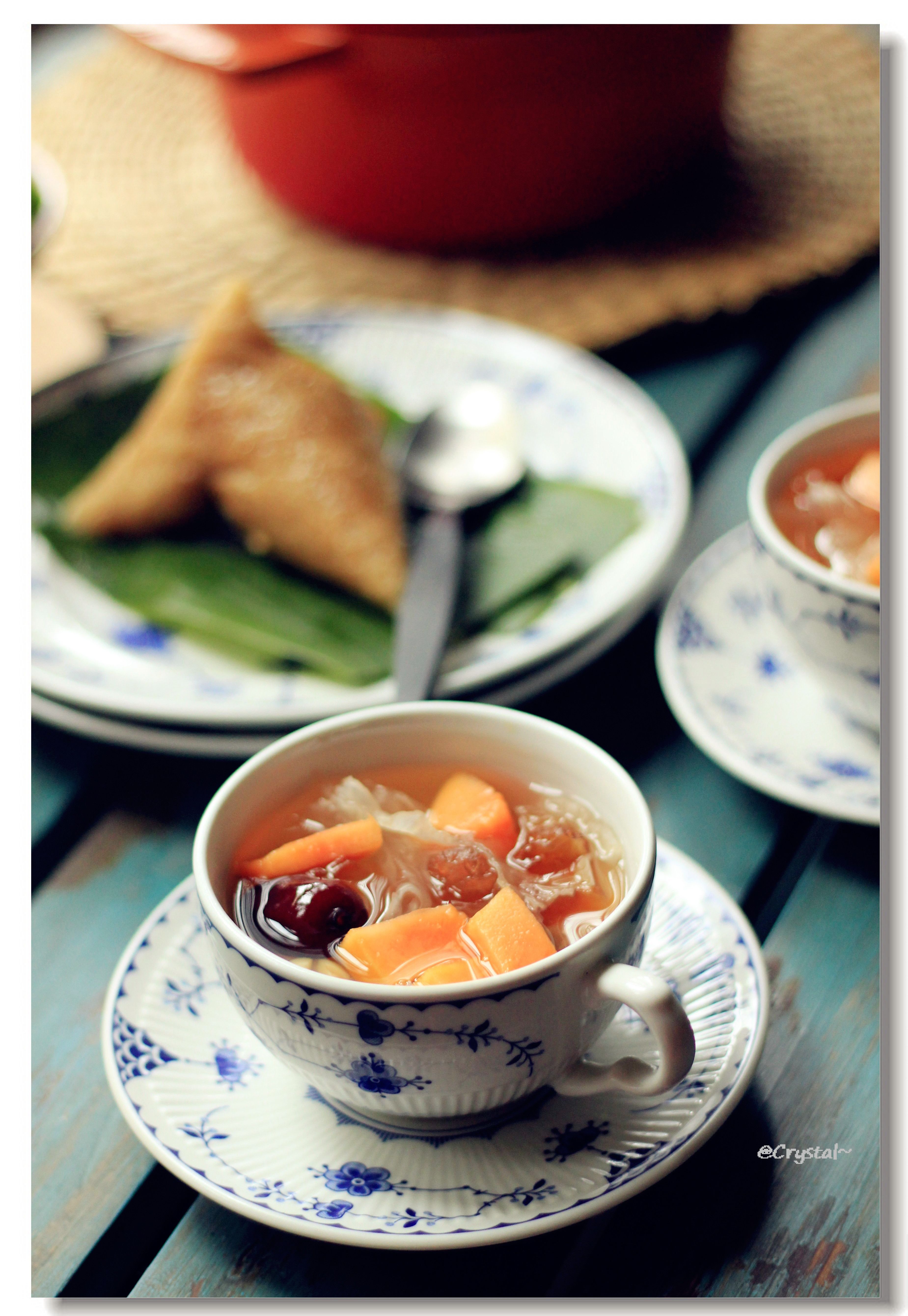 木瓜桃胶银耳炖,美容养颜佳品