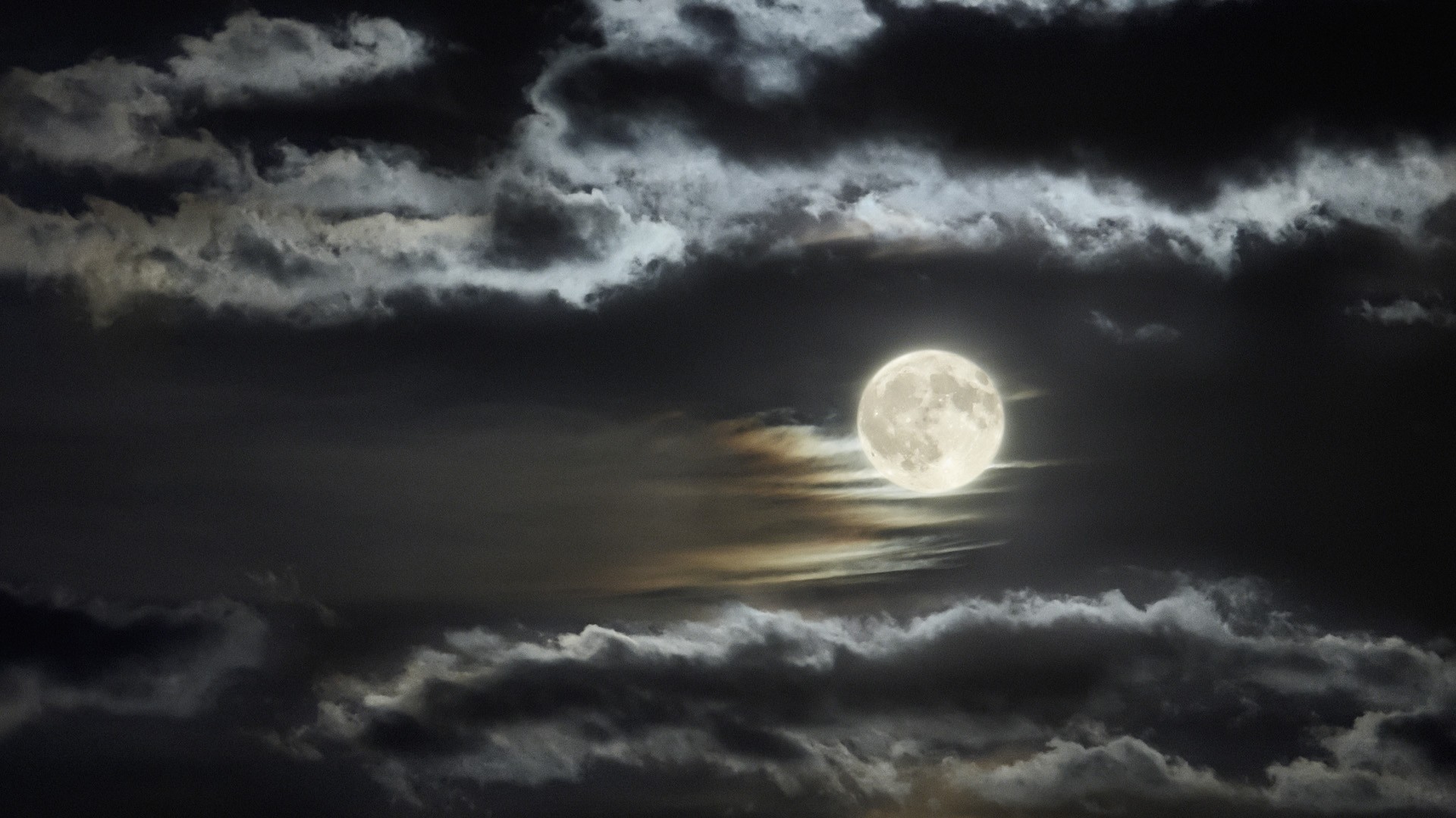 月亮照耀下的静夜图片图片