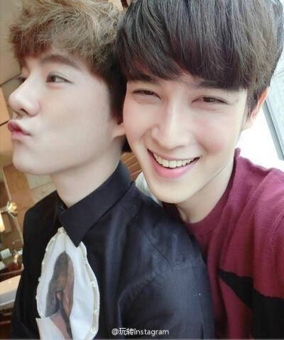 24岁的both是牙医也是泰国channel v音乐频道的主持人.