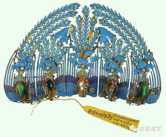 传说凤凰为瑞鸟,百鸟之长,群鸟皆从其飞,故为皇家所借用以喻君臣之礼.