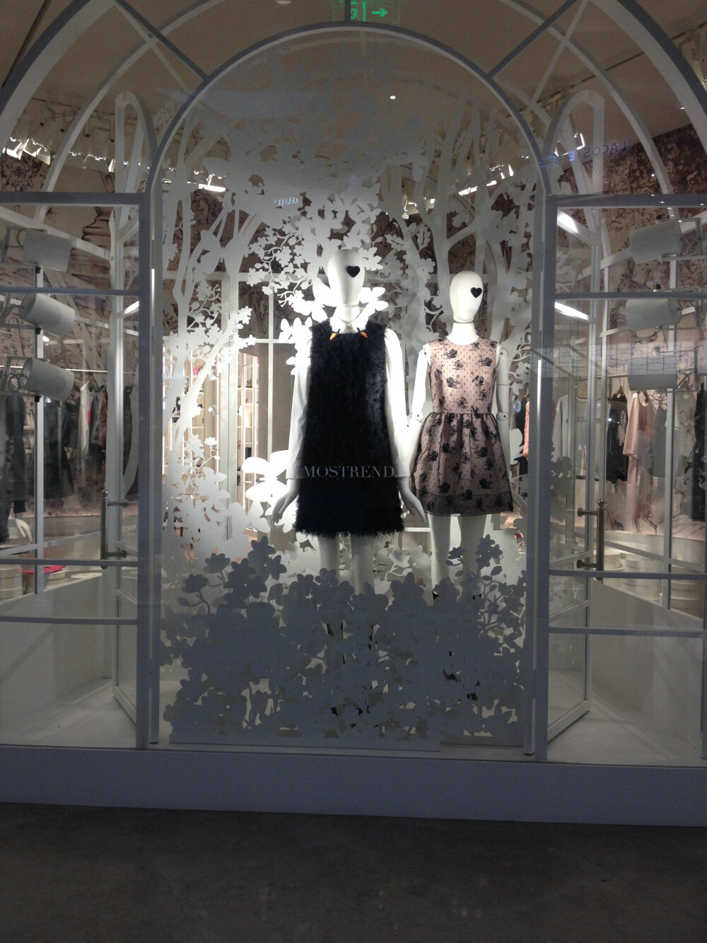 橱窗red valentino