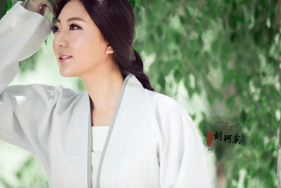 与此同时,刘珂矣也倾情献出了她的个人"写400_267