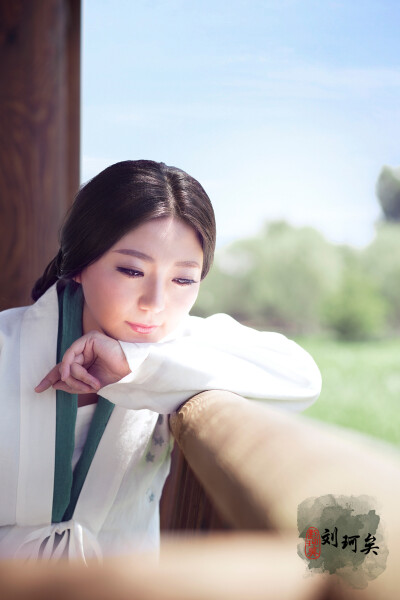 唱作才女刘珂矣《清凉禅》主题写真清雅发