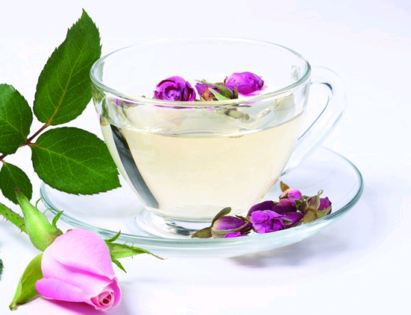 玫瑰花茶: 玫瑰花茶是用鲜玫瑰花和茶叶的芽尖按比例混合,利用现代高
