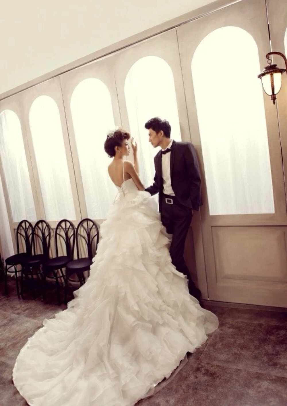 无数次想像自己为了最爱的人穿上婚纱的曼妙与美丽:一定有着被幸福晕