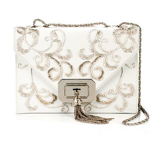 擅长于做高级定制晚装的marchesa在包包的设计上依然延